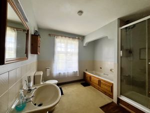 Photo 25- click for photo gallery